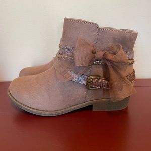 Olive & Edie Girls Strappie Boot sz 2 color taupe